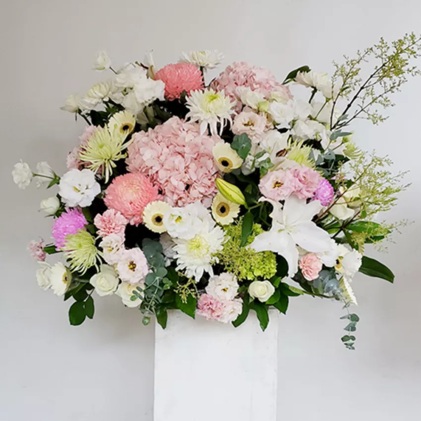 粉白色系花籃