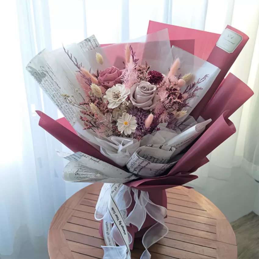 藕粉色永生花花束