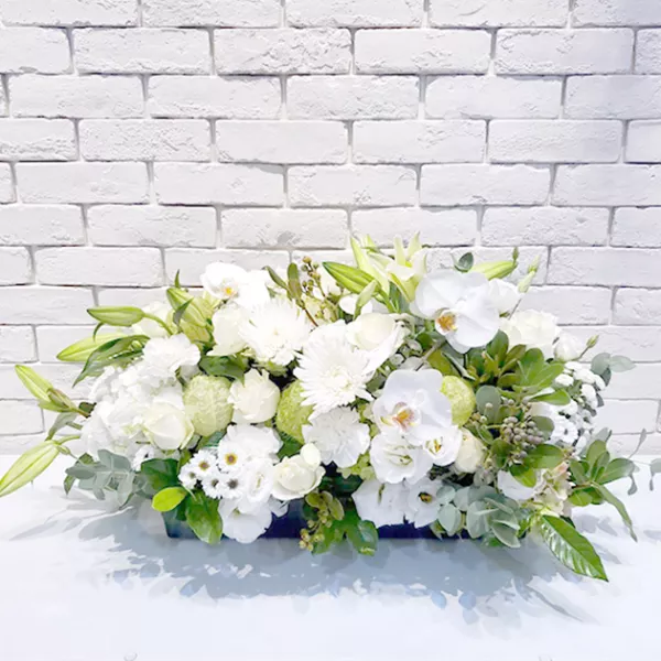 白色系長形桌花 