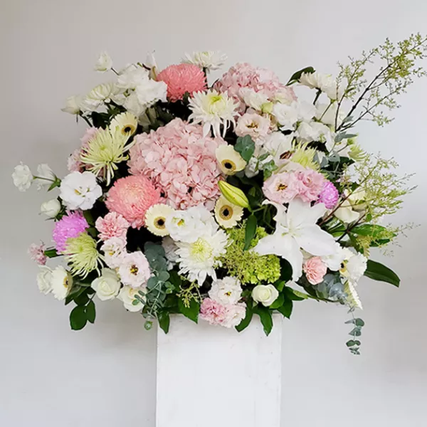 粉白色系花籃