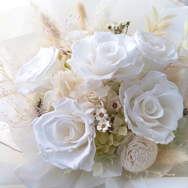 白色永生花束 