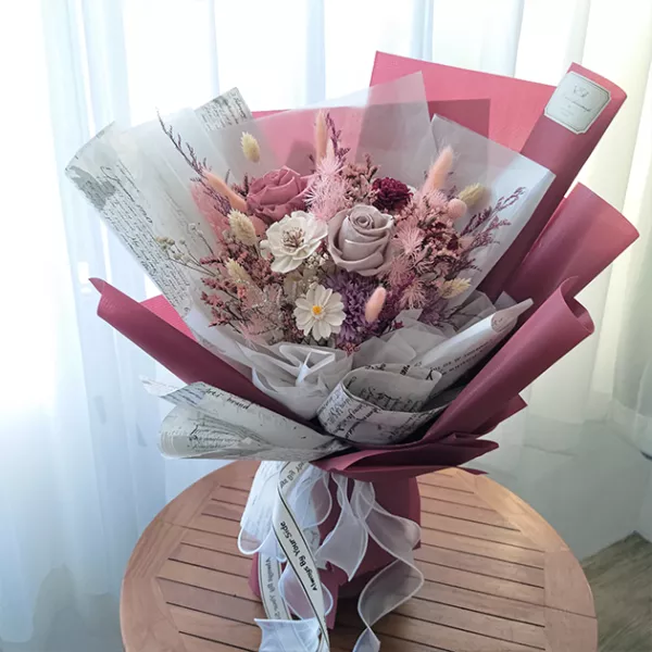 藕粉色永生花花束