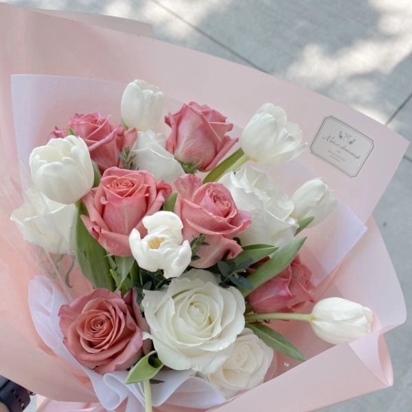 玫瑰鬱金香花束